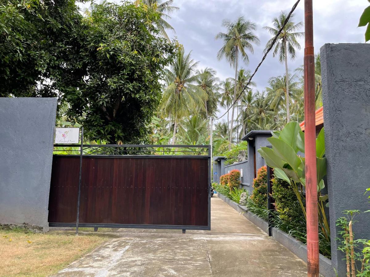 ホテル Mias Jungle House ロヴィーナ エクステリア 写真